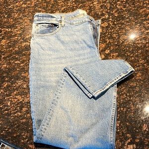 Selling the 90s straight ultra high rise pants in 35/20R. Got the wrong size.